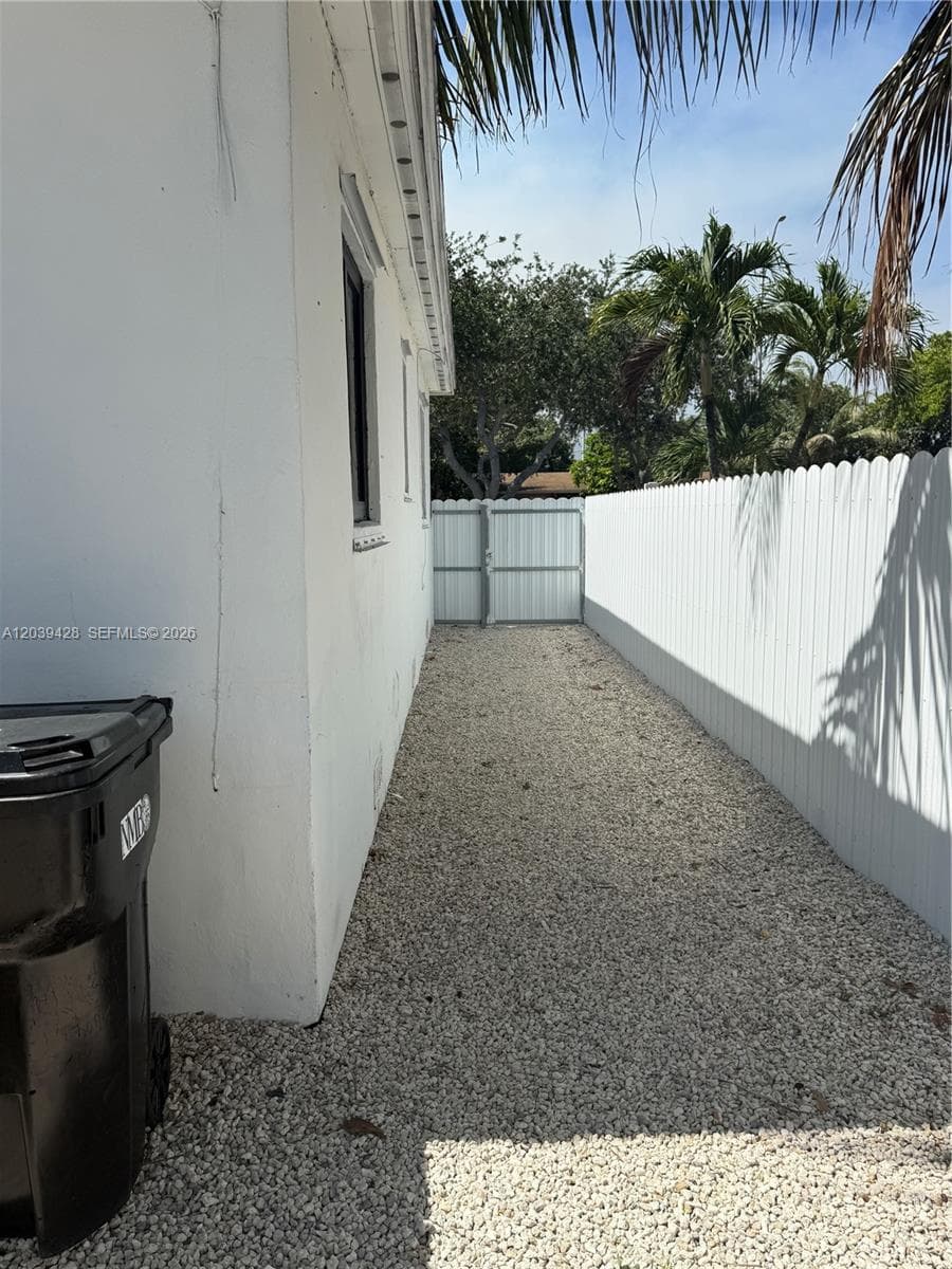 1880 NE 159th St, North Miami Beach, FL 33162 photo 4