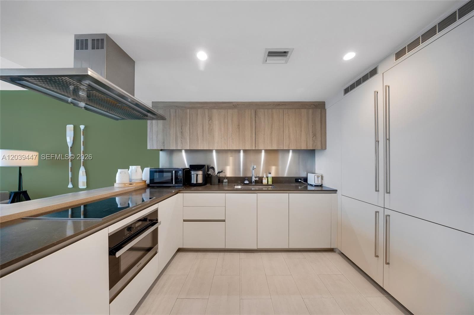 1000 Brickell Plz # 4704, Miami, FL 33131 photo 2