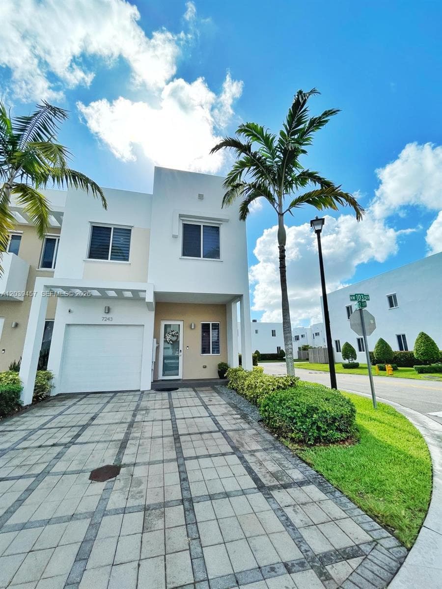 7243 NW 103rd Path, Doral, FL 33178 photo 2