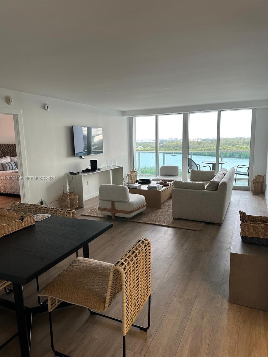 100 Bayview Dr # 1521, Sunny Isles Beach, FL 33160 photo 2