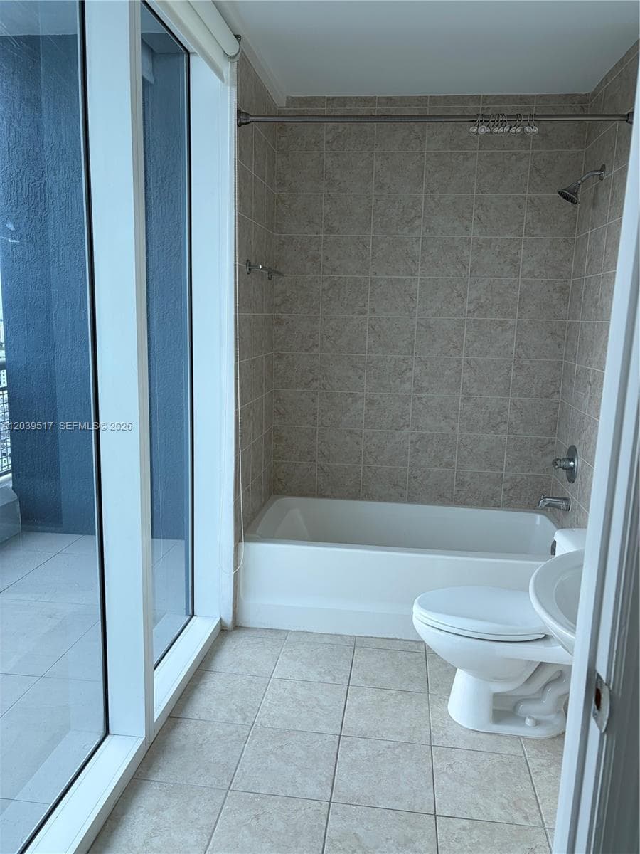60 SW 13th St # 2819, Miami, FL 33130 photo 2