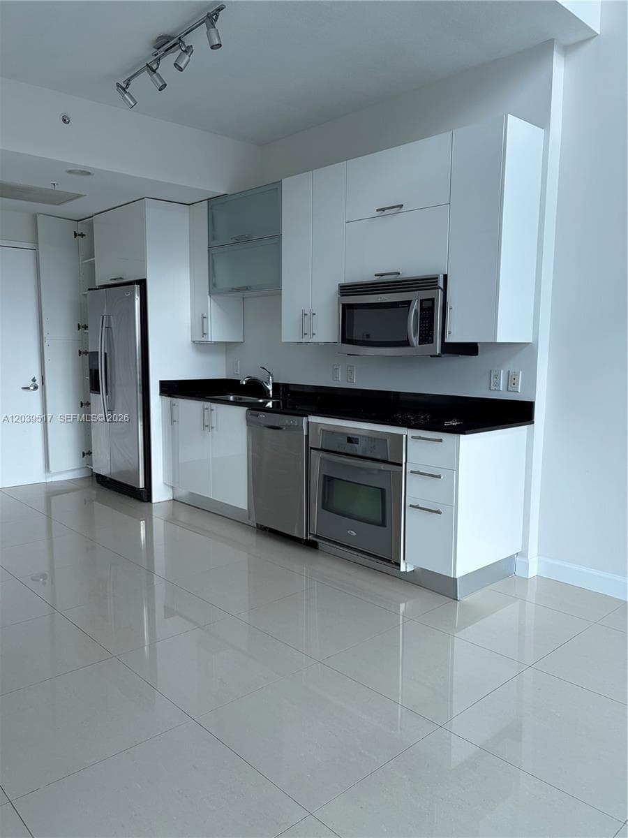 60 SW 13th St # 2819, Miami, FL 33130 photo 3