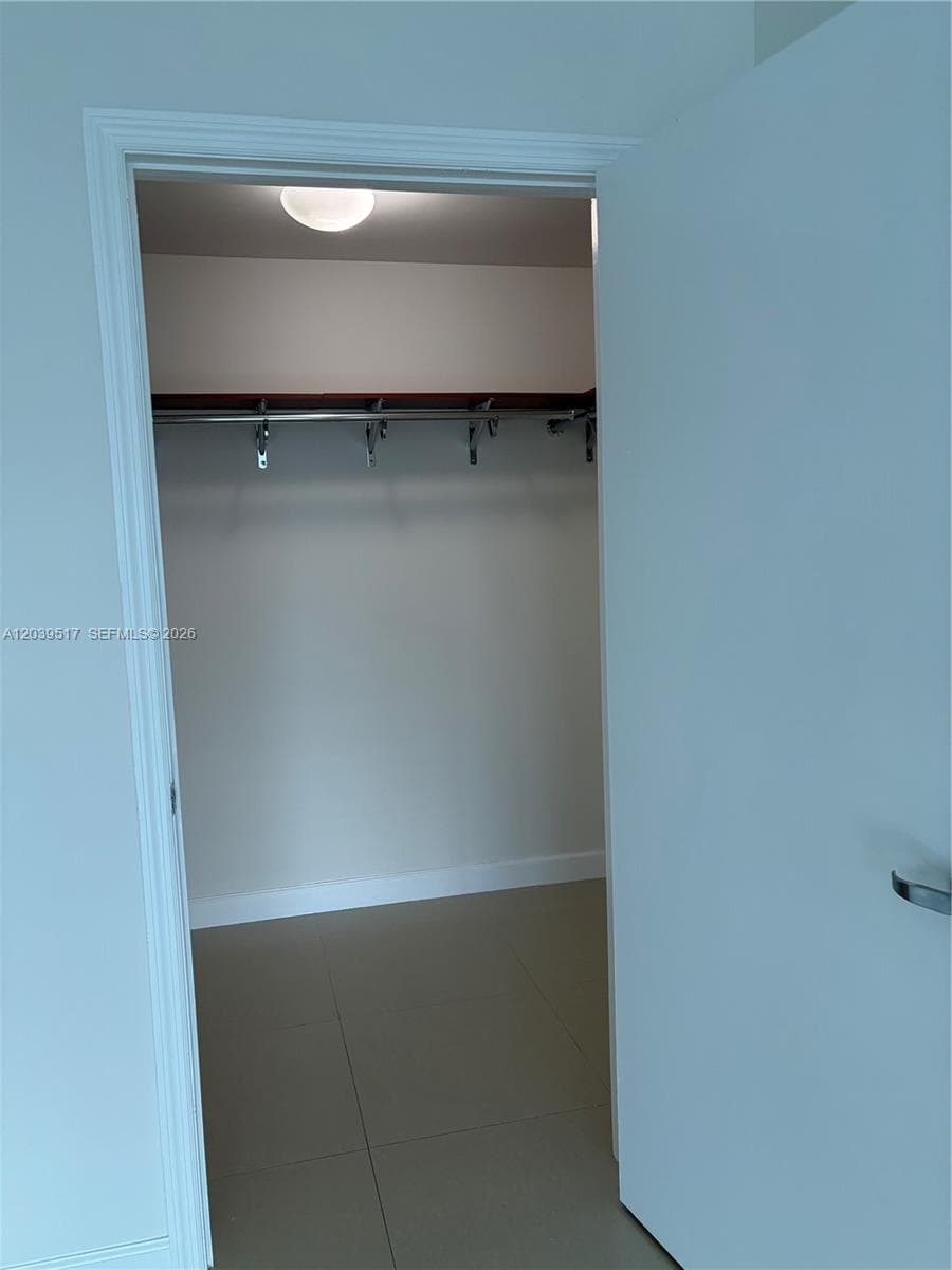 60 SW 13th St # 2819, Miami, FL 33130 photo 5