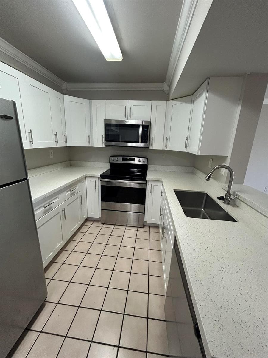 450 W Palm Cir Circle W # 103, Pembroke Pines, FL 33025 photo 3