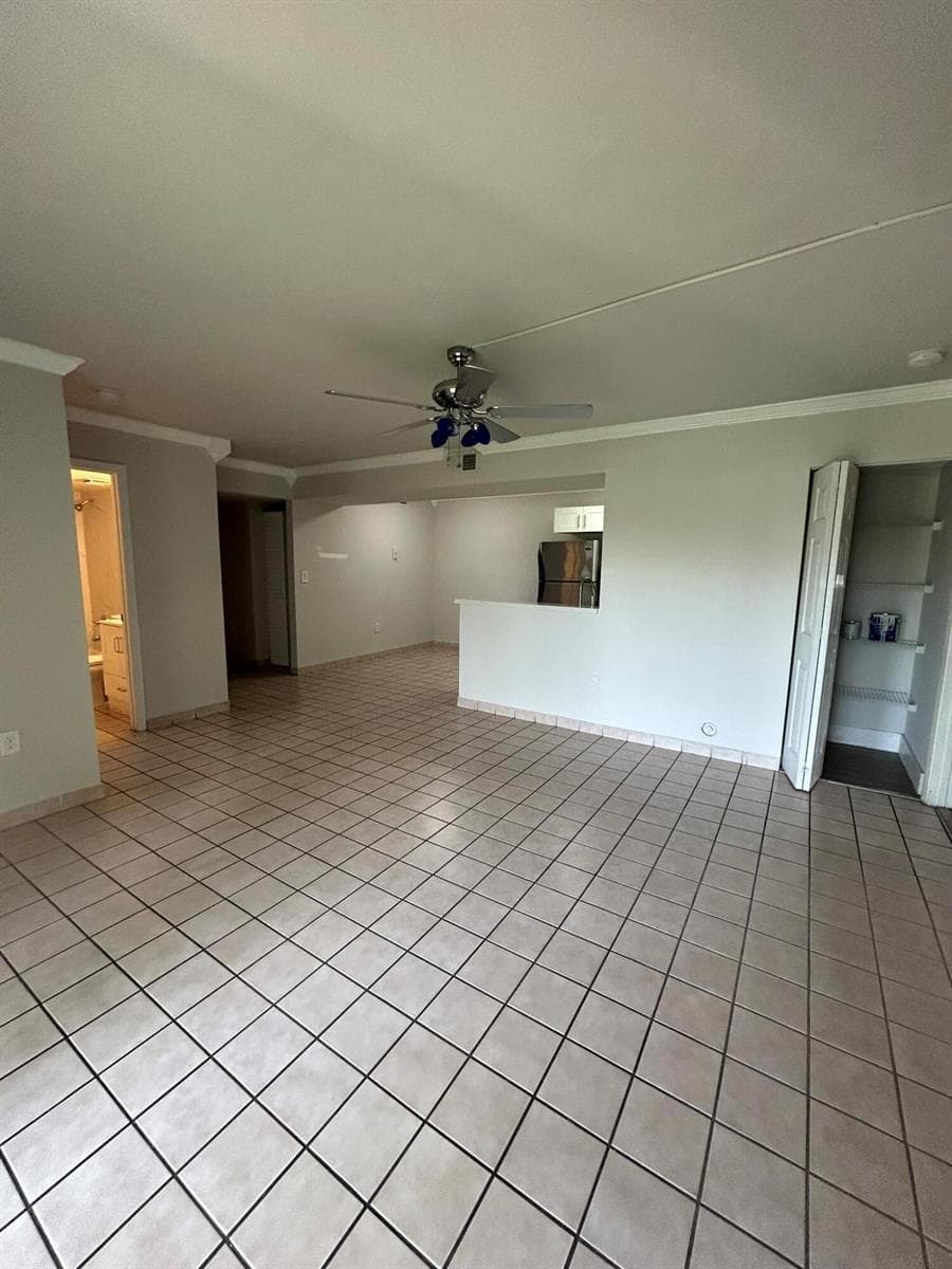 450 W Palm Cir Circle W # 103, Pembroke Pines, FL 33025 photo 5