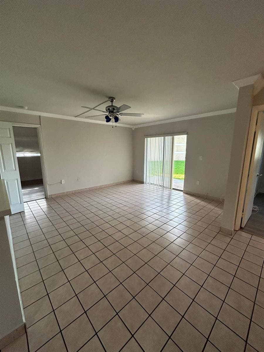 450 W Palm Cir Circle W # 103, Pembroke Pines, FL 33025 photo 4