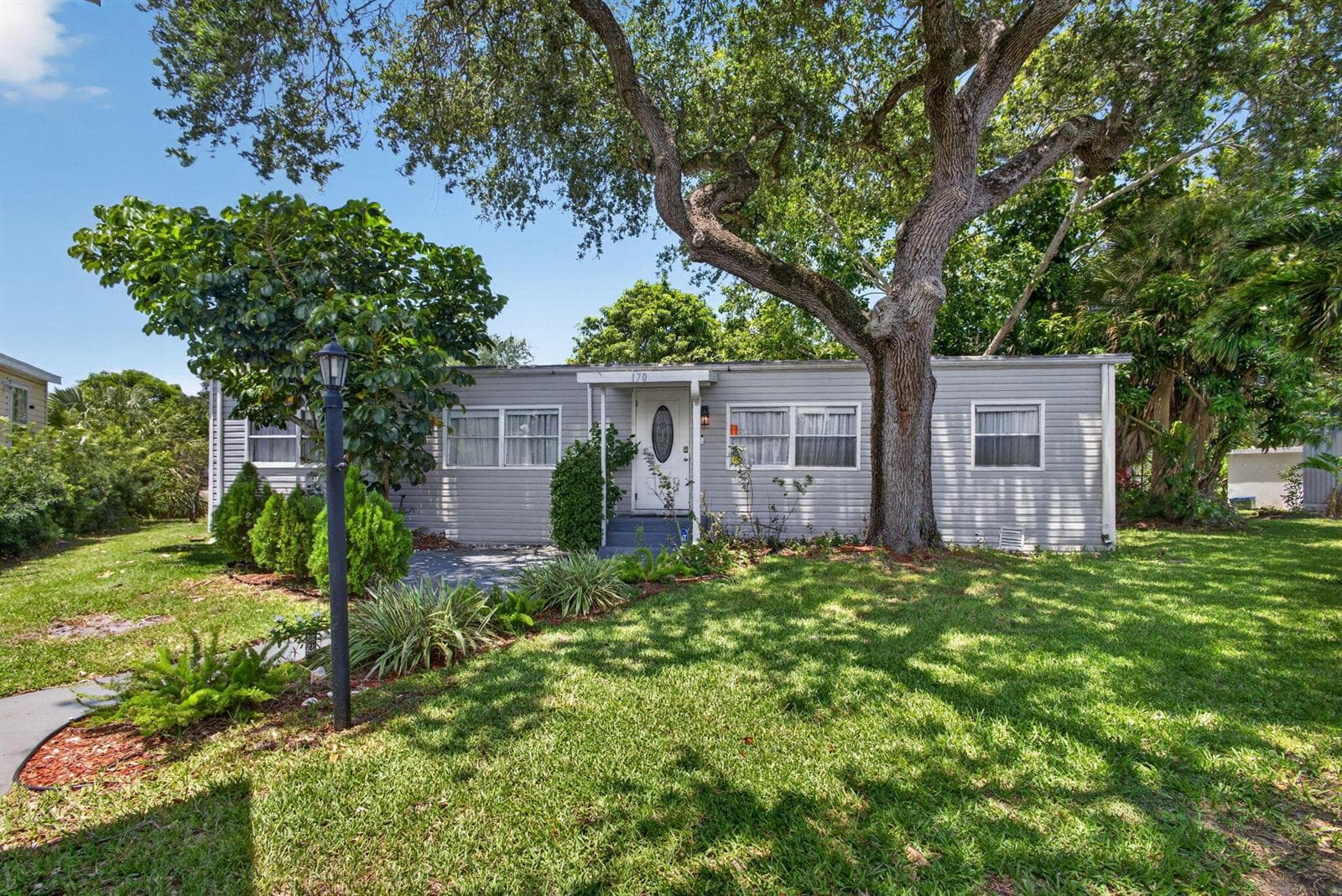 170 Maple Avenue W, Palm Beach Gardens, FL 33410 photo 3