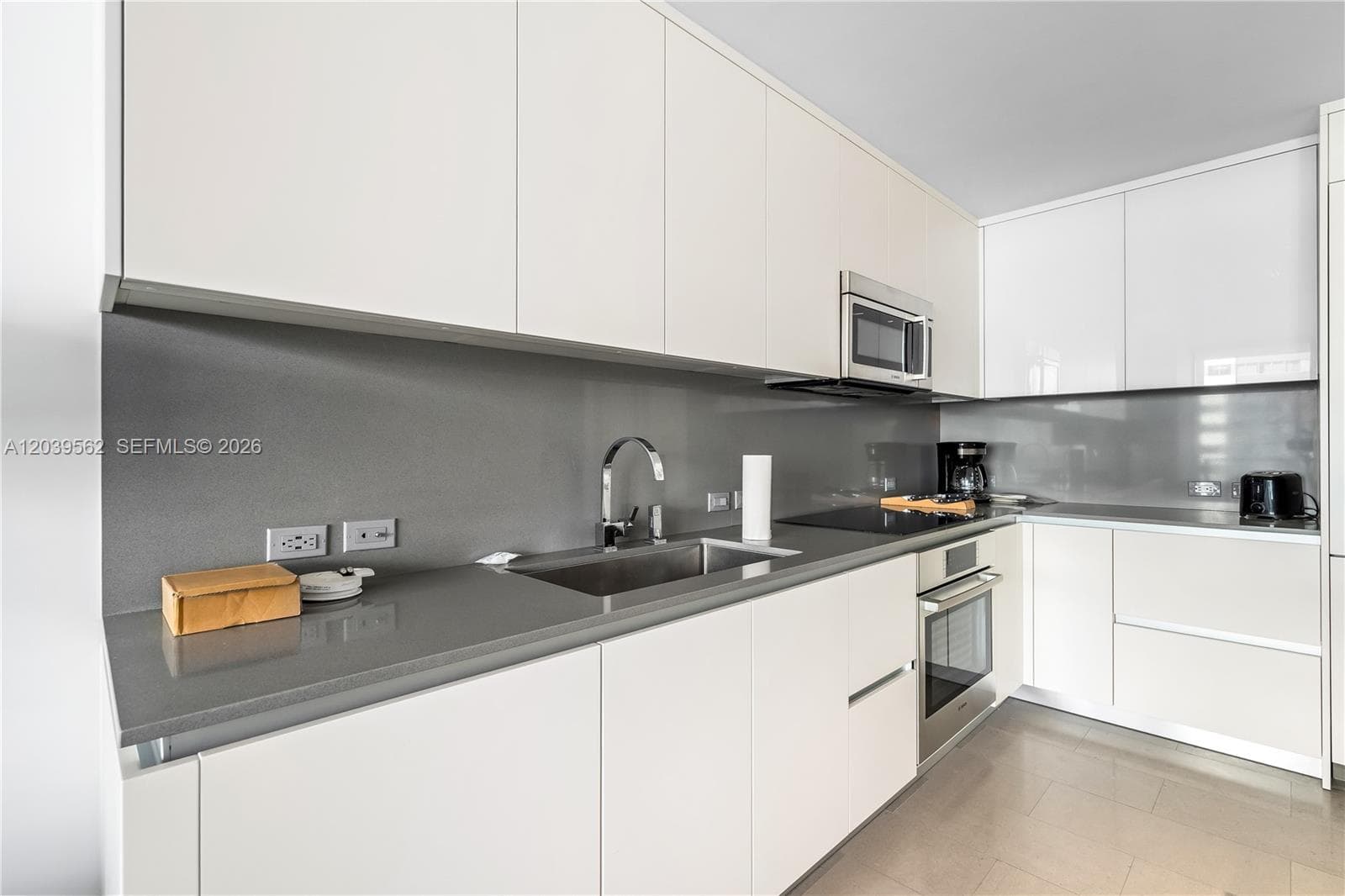 88 SW 7th St # 1006, Miami, FL 33130 photo 3