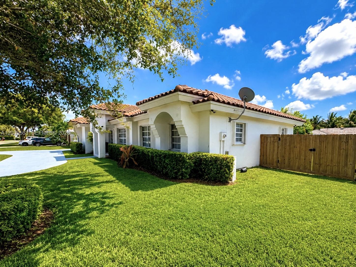 15690 SW 153rd Ct, Miami, FL 33187 photo 3