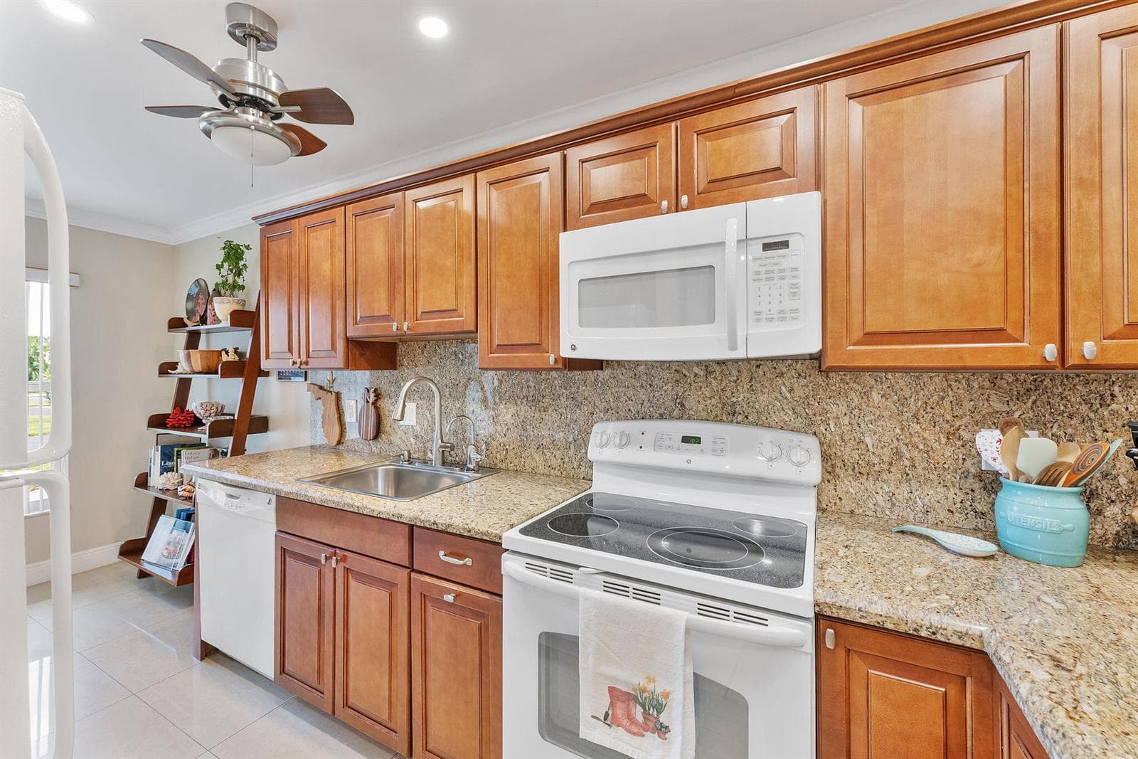 1041 Orange Terrace # 104, Delray Beach, FL 33445 photo 5