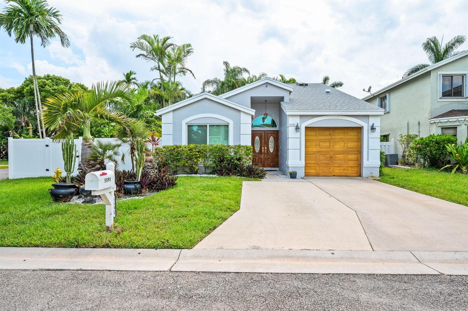 5591 SW 99th Avenue, Cooper City, FL 33328 photo 2