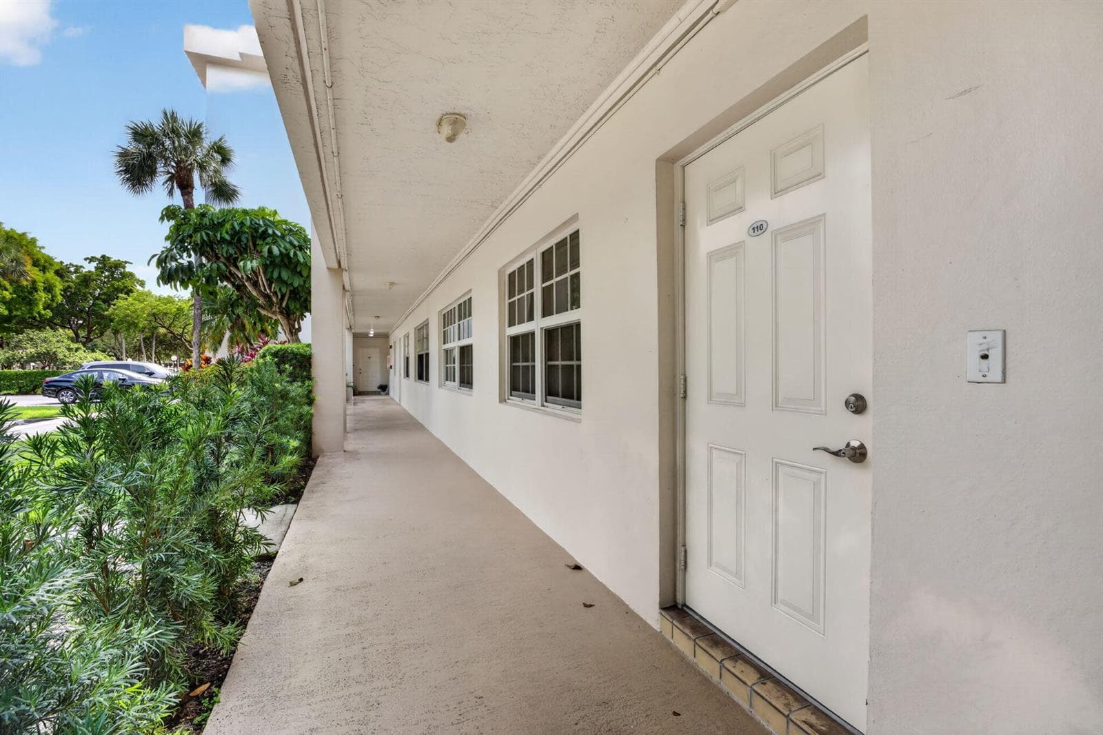 3960 Oaks Clubhouse # 110, Pompano Beach, FL 33069 photo 2