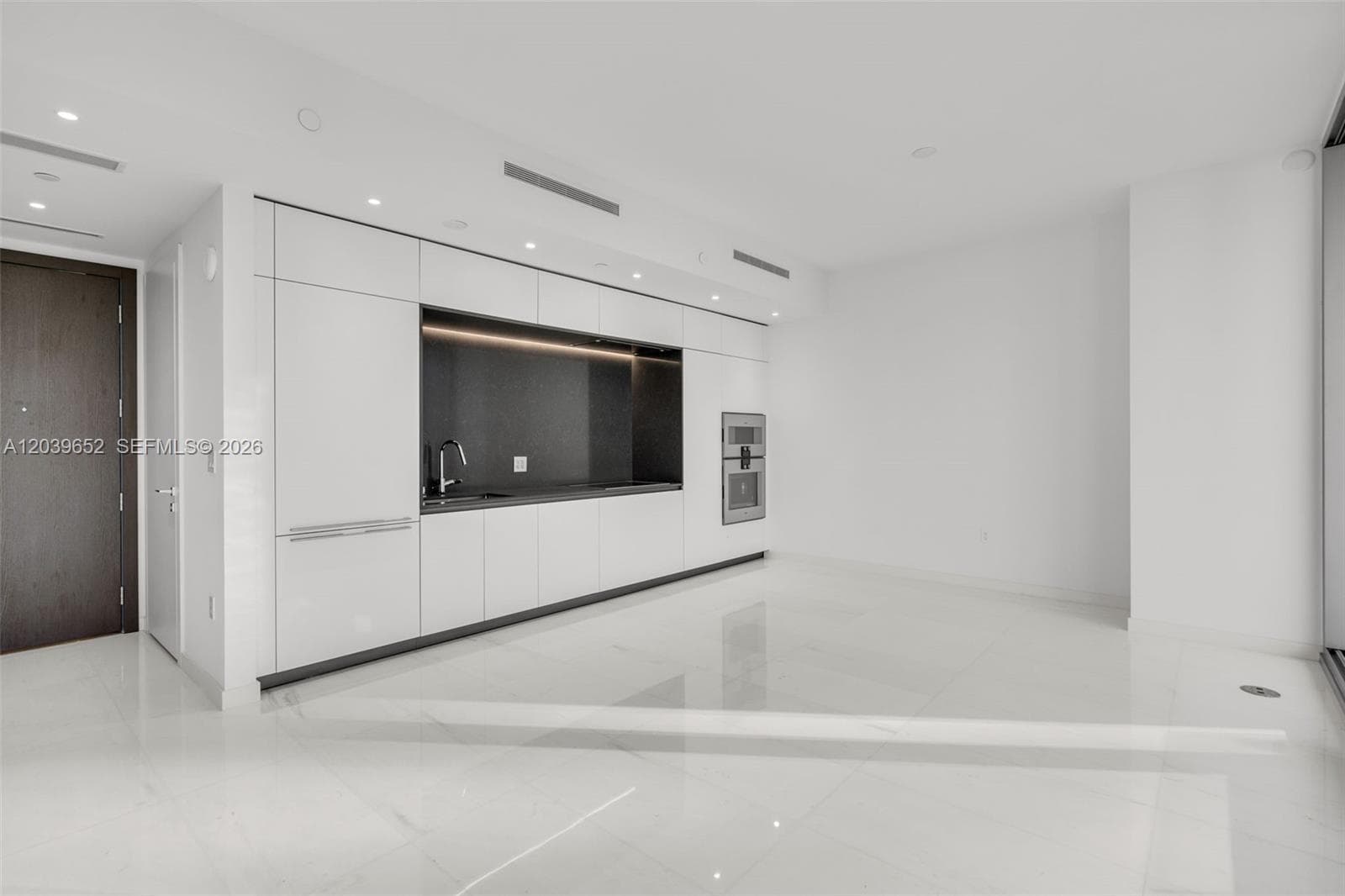 300 Biscayne Blvd Way # 4008, Miami, FL 33131 photo 4