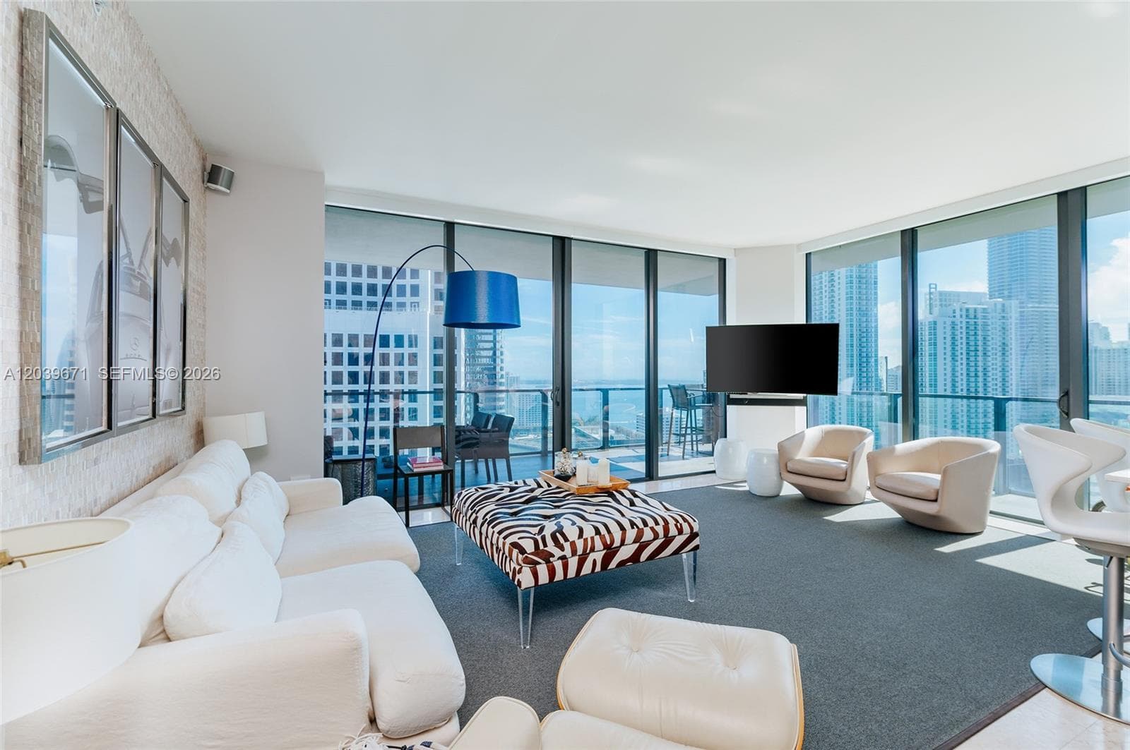 68 SE 6th St # 2601, Miami, FL 33131 photo 2