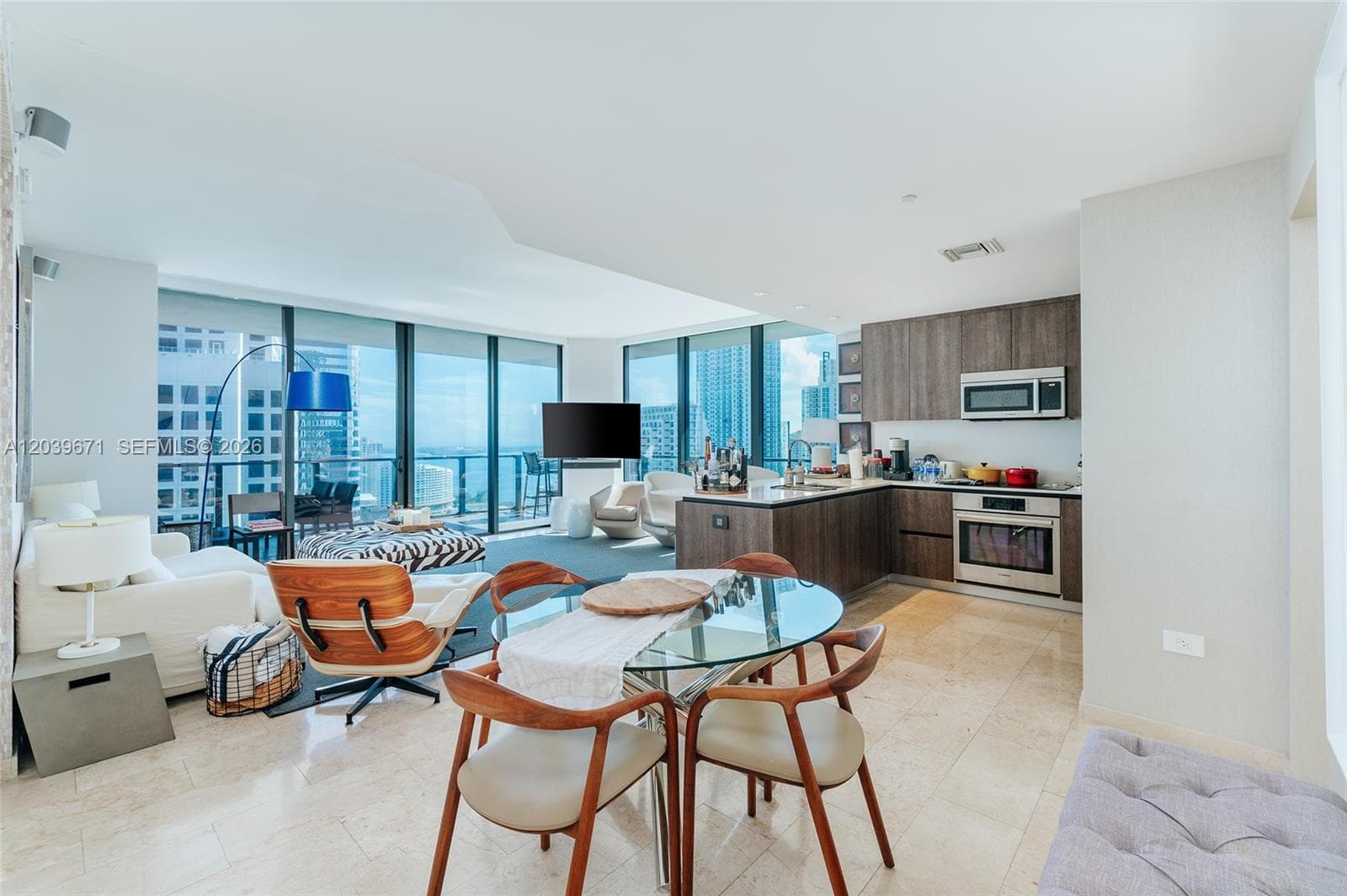 68 SE 6th St # 2601, Miami, FL 33131 photo 4