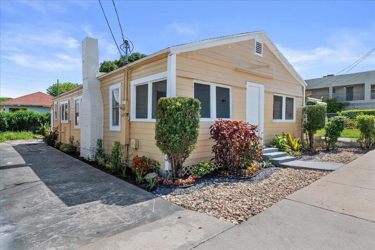 1011 22nd Street, West Palm Beach, FL 33407 photo 2