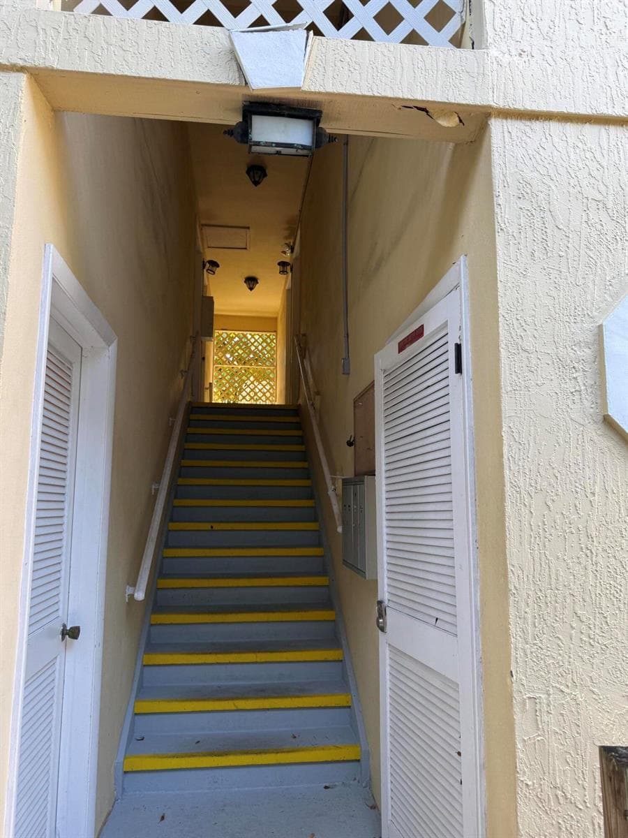 320 SE 10TH Avenue # C, Pompano Beach, FL 33060 photo 2