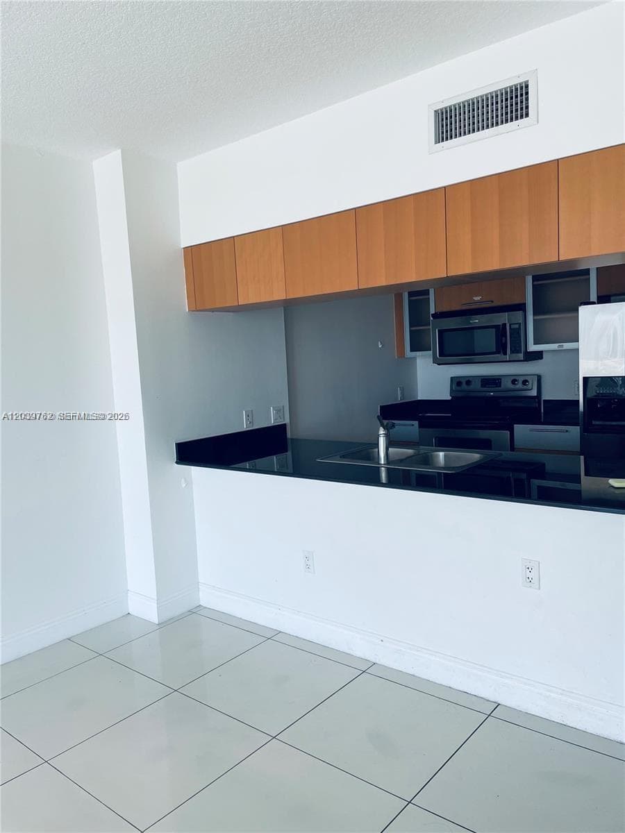 1750 N Bayshore Dr # 2112, Miami, FL 33132 photo 3