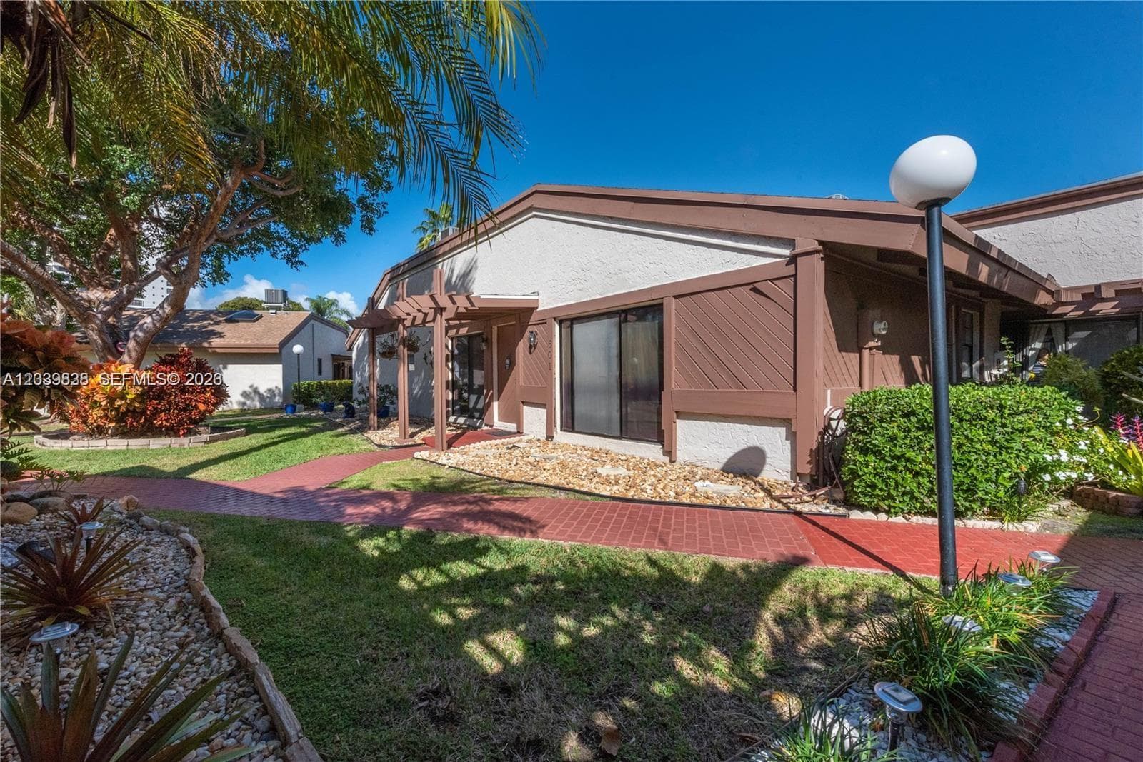 601 Leslie Dr, Hallandale Beach, FL 33009 photo 2
