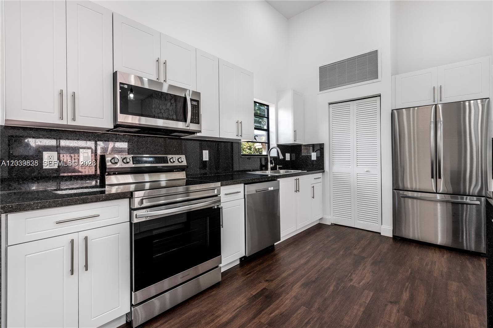 601 Leslie Dr, Hallandale Beach, FL 33009 photo 5