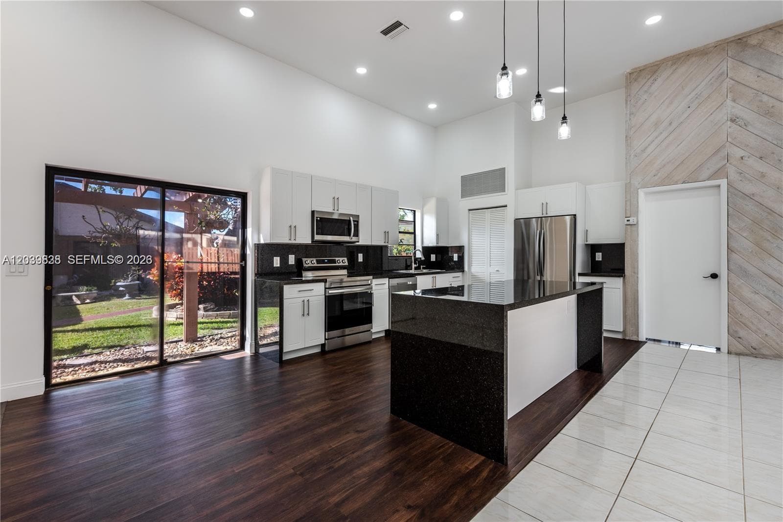 601 Leslie Dr, Hallandale Beach, FL 33009 photo 4