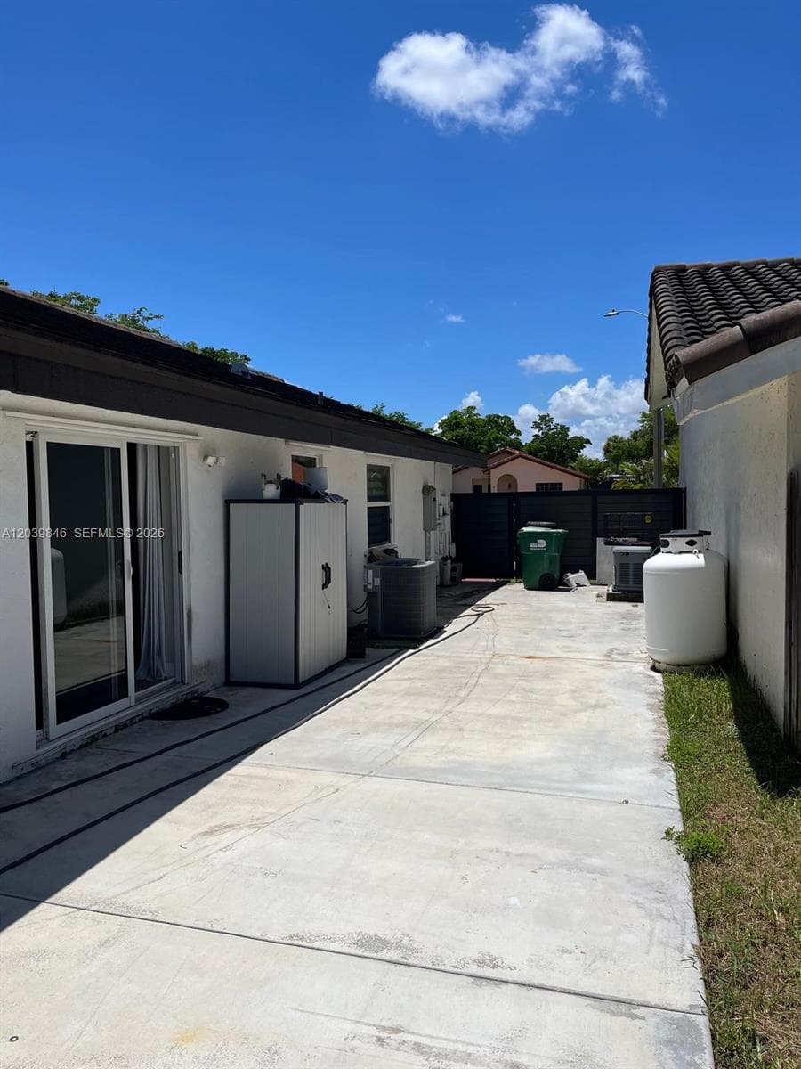8121 SW 136th Pl # 8121, Miami, FL 33183 photo 2