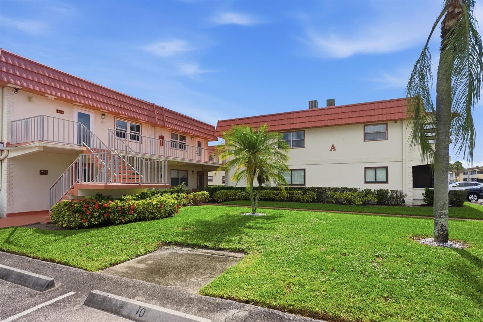 47 Saxony A, Delray Beach, FL 33446 photo 2