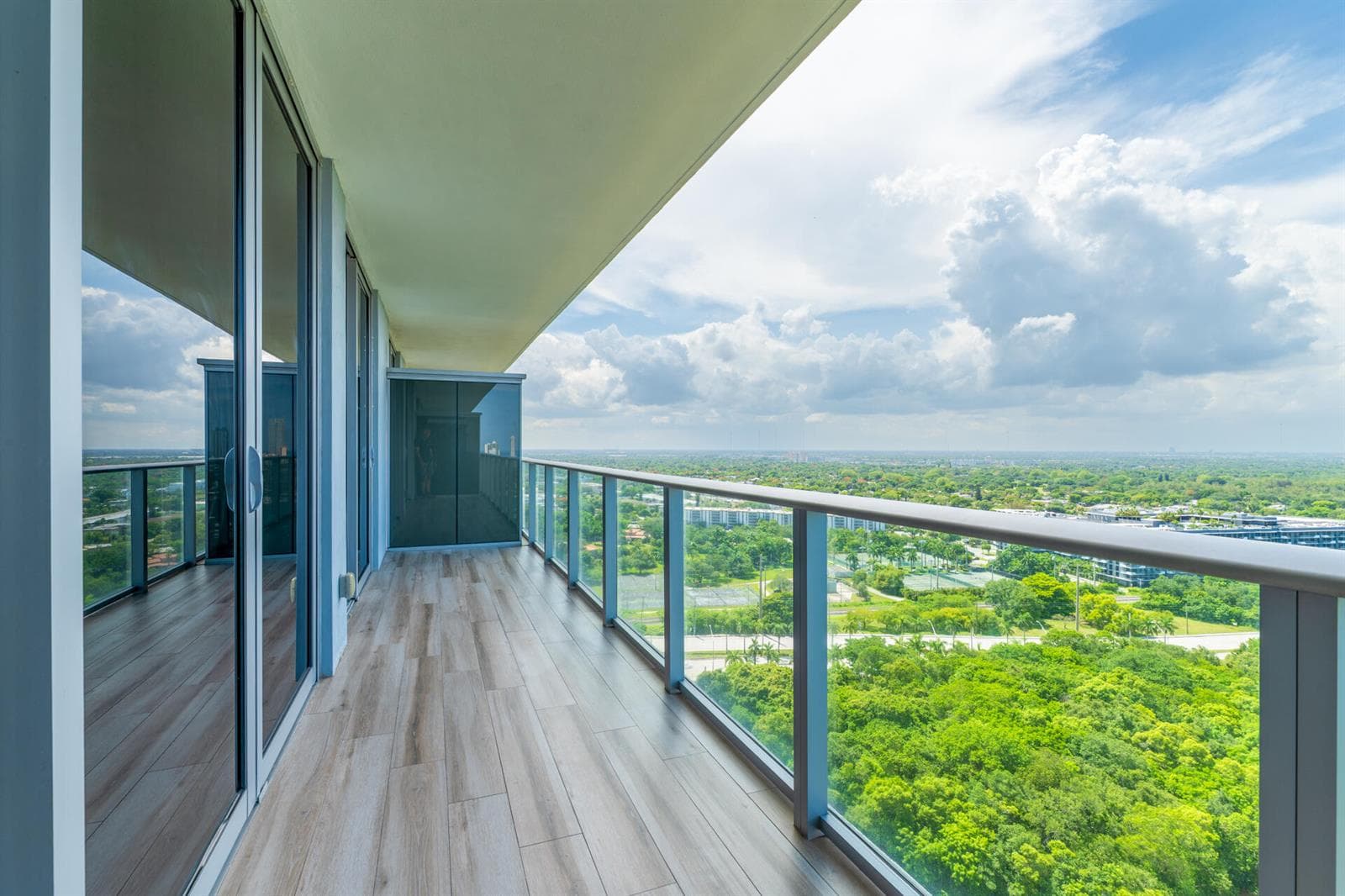 16385 Biscayne Boulevard # 2502, North Miami Beach, FL 33160 photo 4