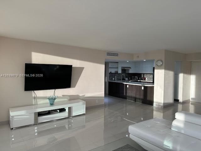 100 Bayview Dr # 904, Sunny Isles Beach, FL 33160 photo 3
