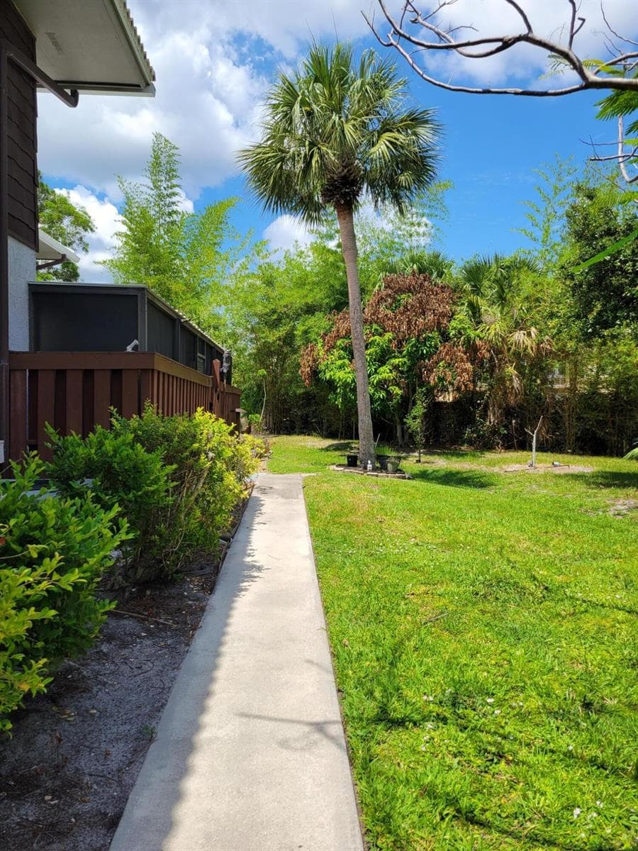 903 SE Camelot Gardens Boulevard SE, Port St. Lucie, FL 34952 photo 2