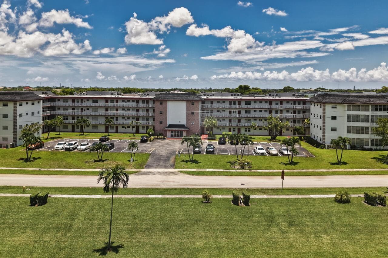 4140 NW 44th Avenue # 411, Lauderdale Lakes, FL 33319 photo 2