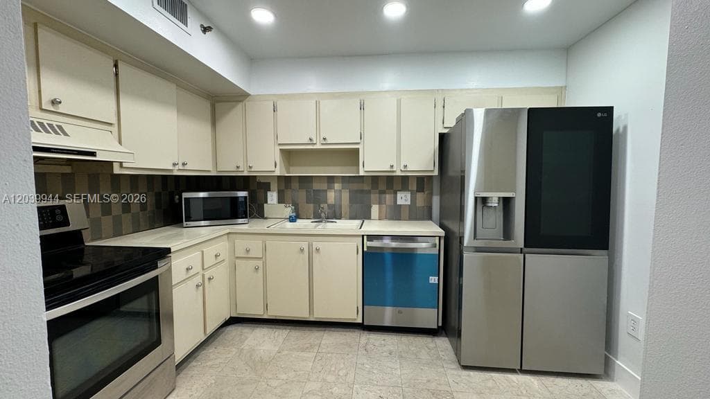 919 Hillcrest Dr # 201, Hollywood, FL 33021 photo 3