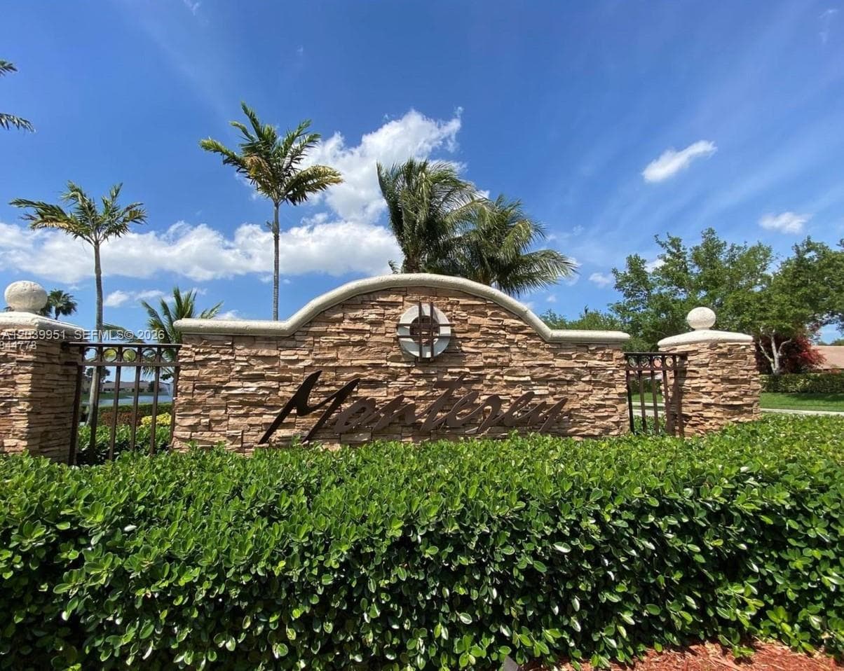 930 NE 34th Ave # 202, Homestead, FL 33033 photo 2