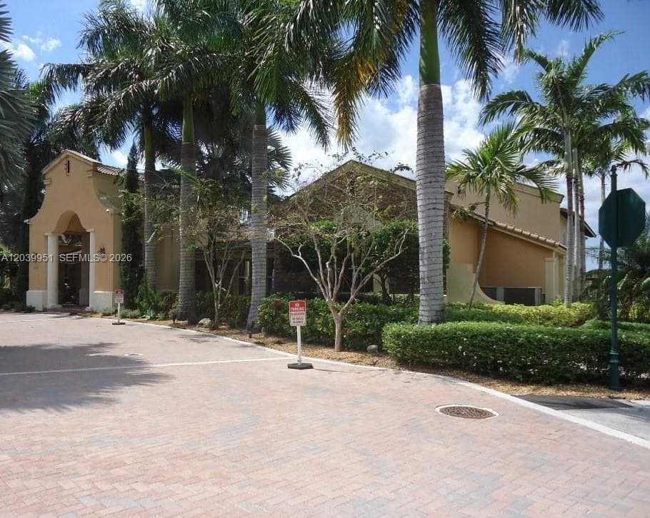 930 NE 34th Ave # 202, Homestead, FL 33033 photo 3