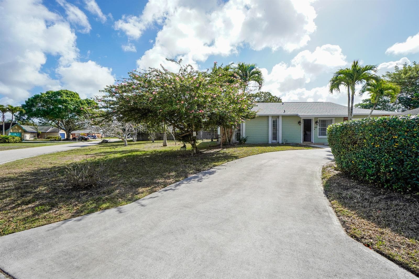 120 Swan Parkway W, Royal Palm Beach, FL 33411 photo 2