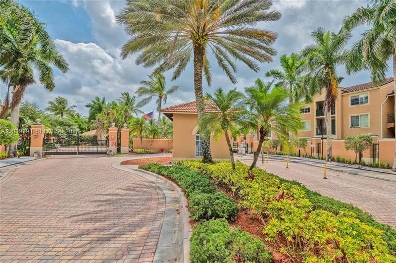 8030 N Nob Hill Rd # 102, Tamarac, FL 33321 photo 2