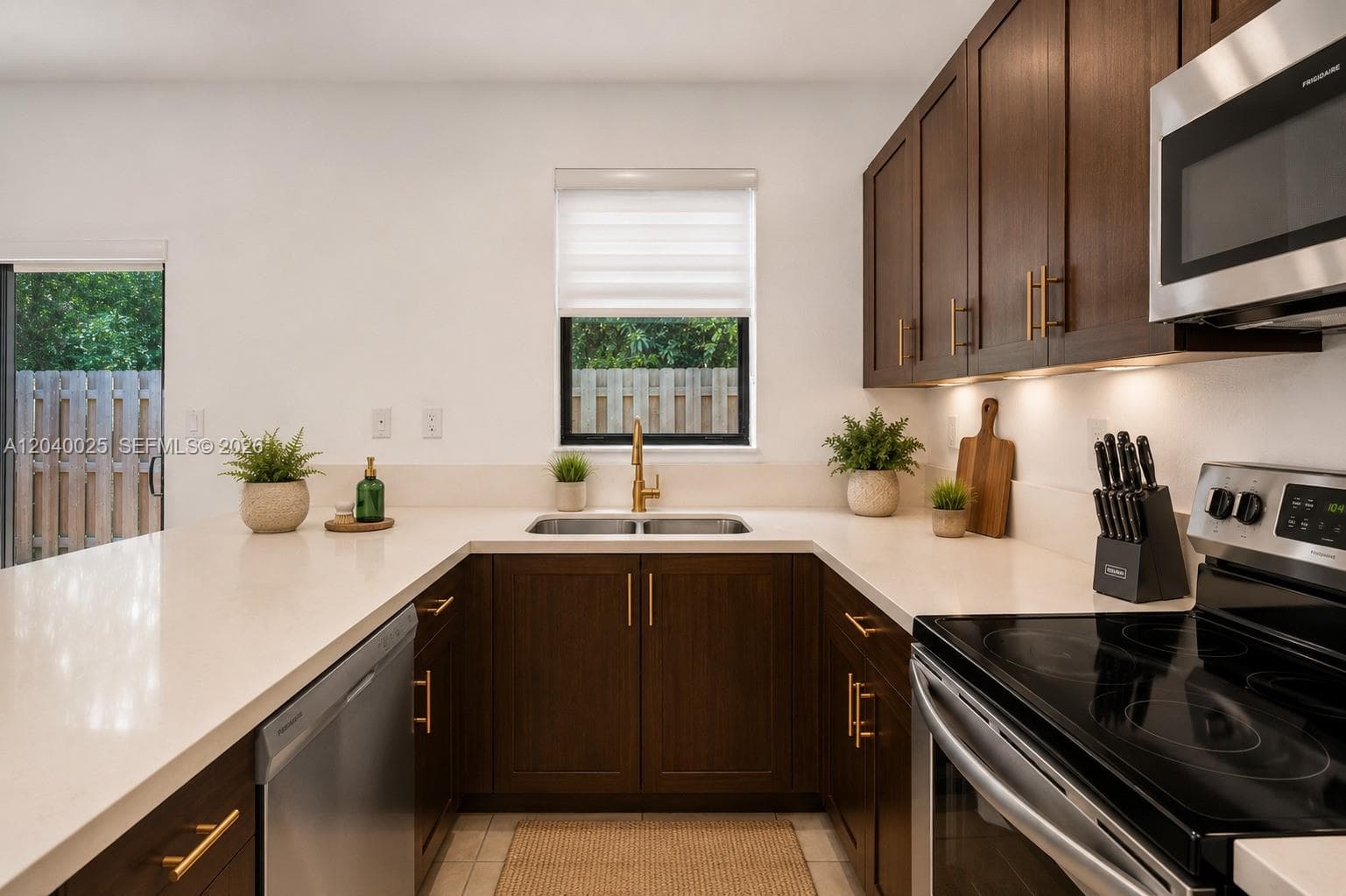 670 NE 207th St, Miami, FL 33179 photo 3