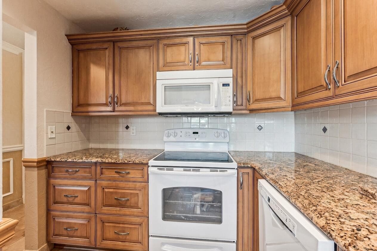 1051 Orange Terrace # 103, Delray Beach, FL 33445 photo 2