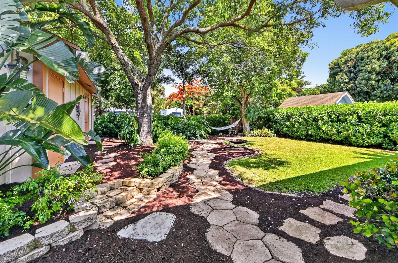 313 Poe Drive, Palm Springs, FL 33461 photo 4