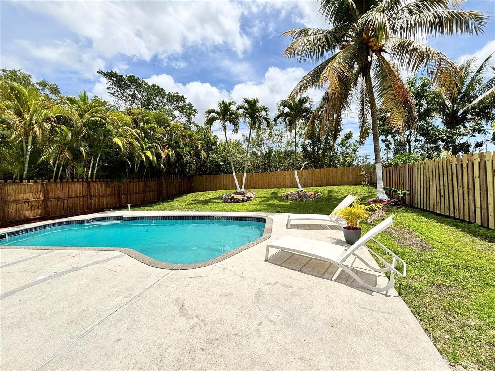 2990 NW 68th Avenue, Margate, FL 33063 photo 2