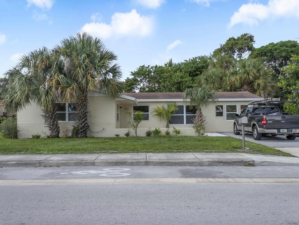 371 W 34th Street, Riviera Beach, FL 33404 photo 2
