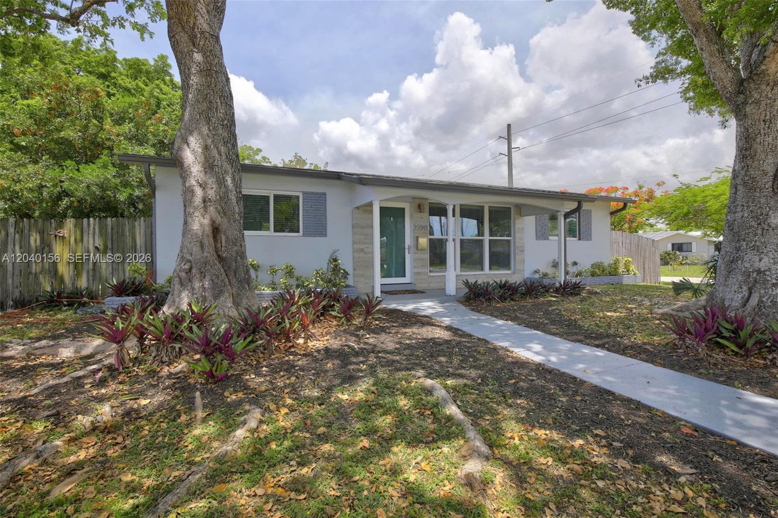 2220 N 40th Ave, Hollywood, FL 33021 photo 2