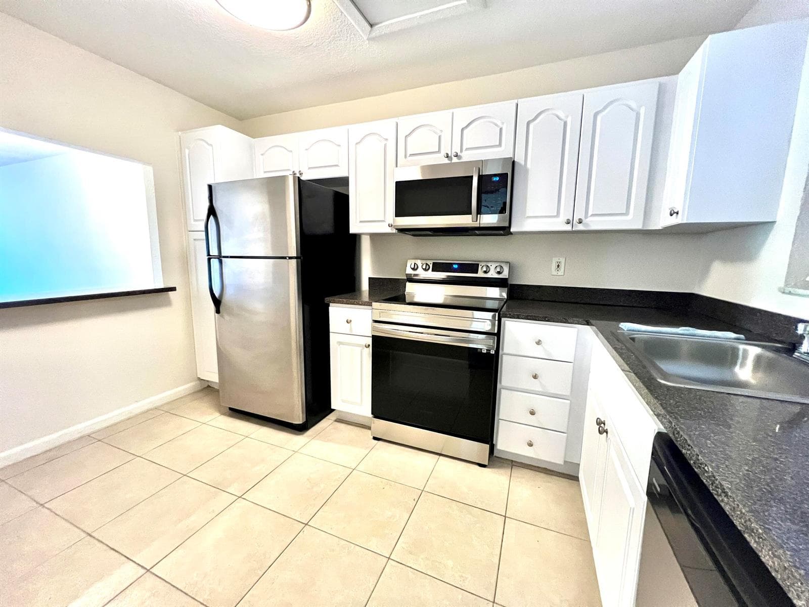 120 Sparrow Drive # Apt 302, Royal Palm Beach, FL 33411 photo 2