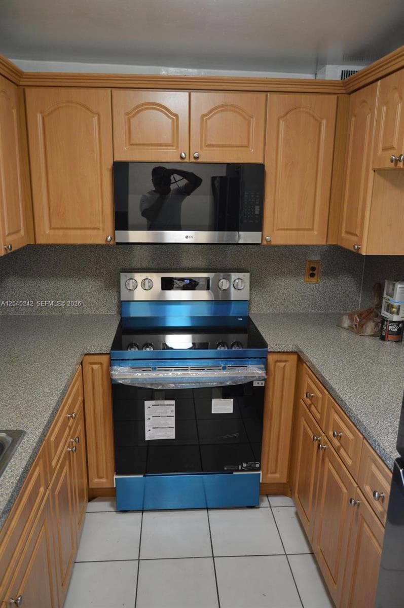 1910 W 56th St # 3312, Hialeah, FL 33012 photo 3