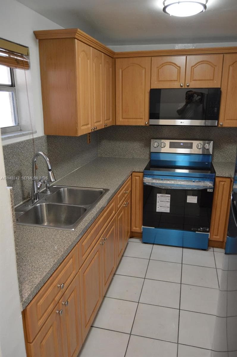 1910 W 56th St # 3312, Hialeah, FL 33012 photo 4