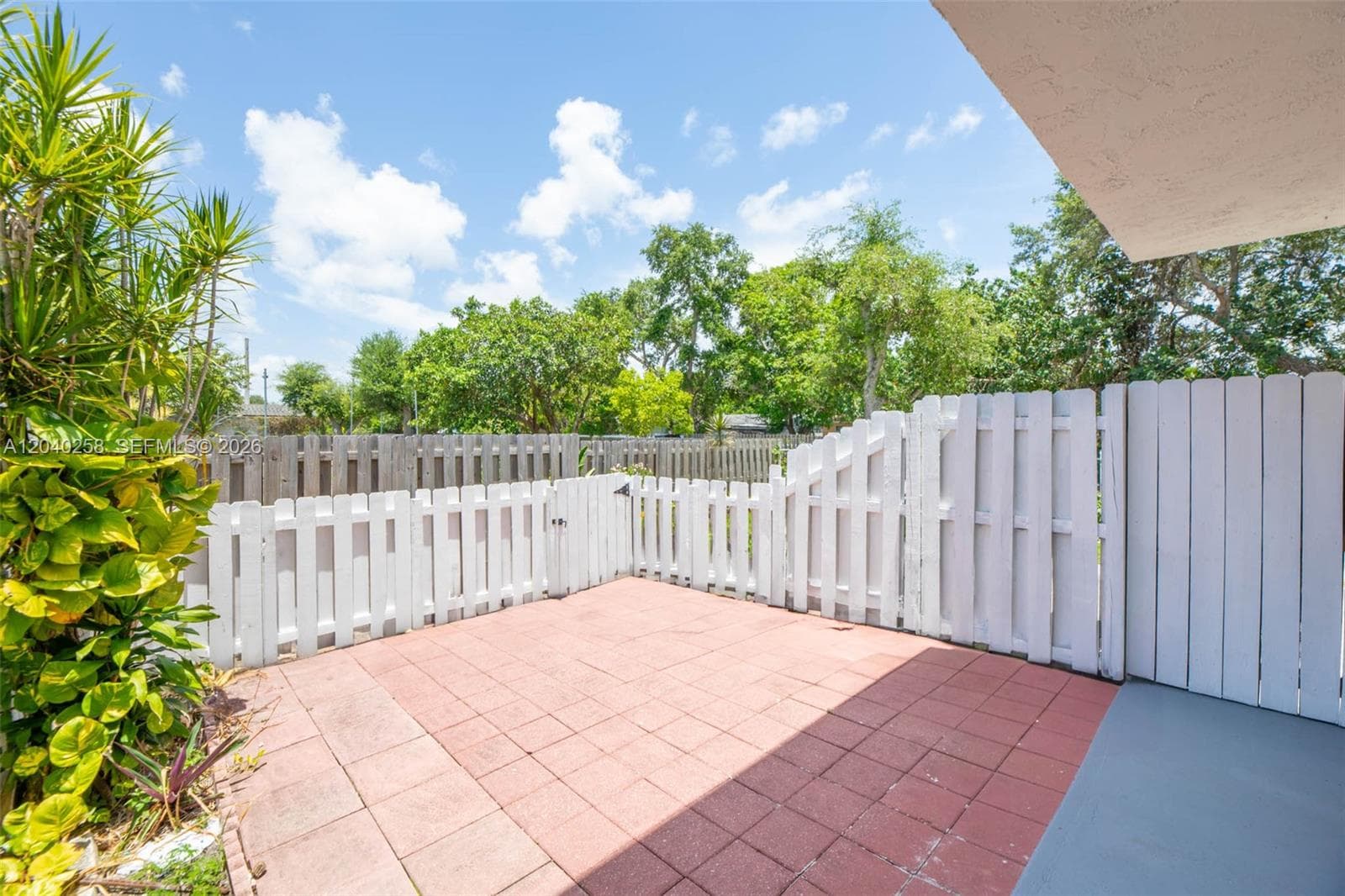 1450 NE 151st St # 101, Miami, FL 33162 photo 2