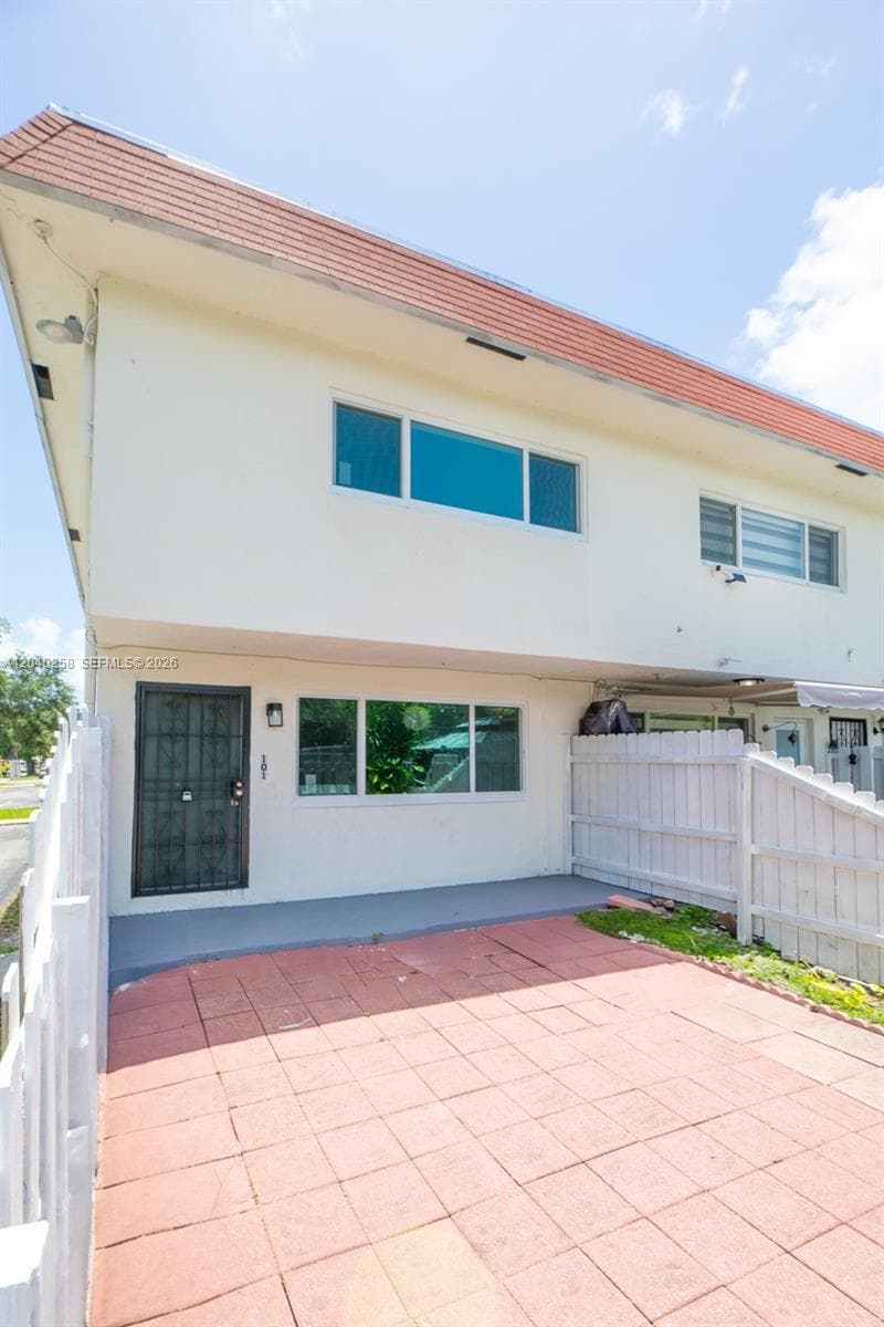 1450 NE 151st St # 101, Miami, FL 33162 photo 3