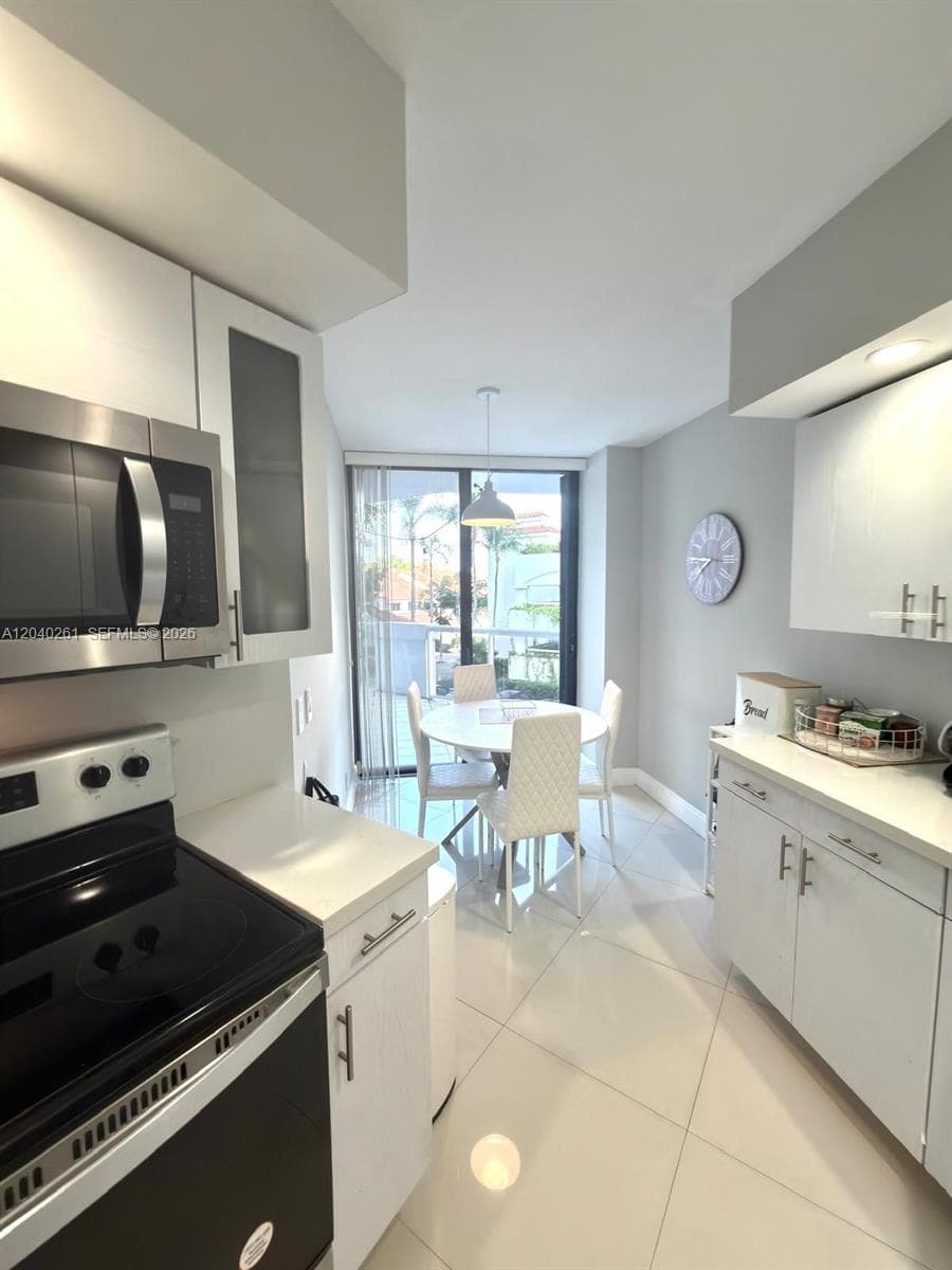 3610 Yacht Club Dr # 215, Aventura, FL 33180 photo 4