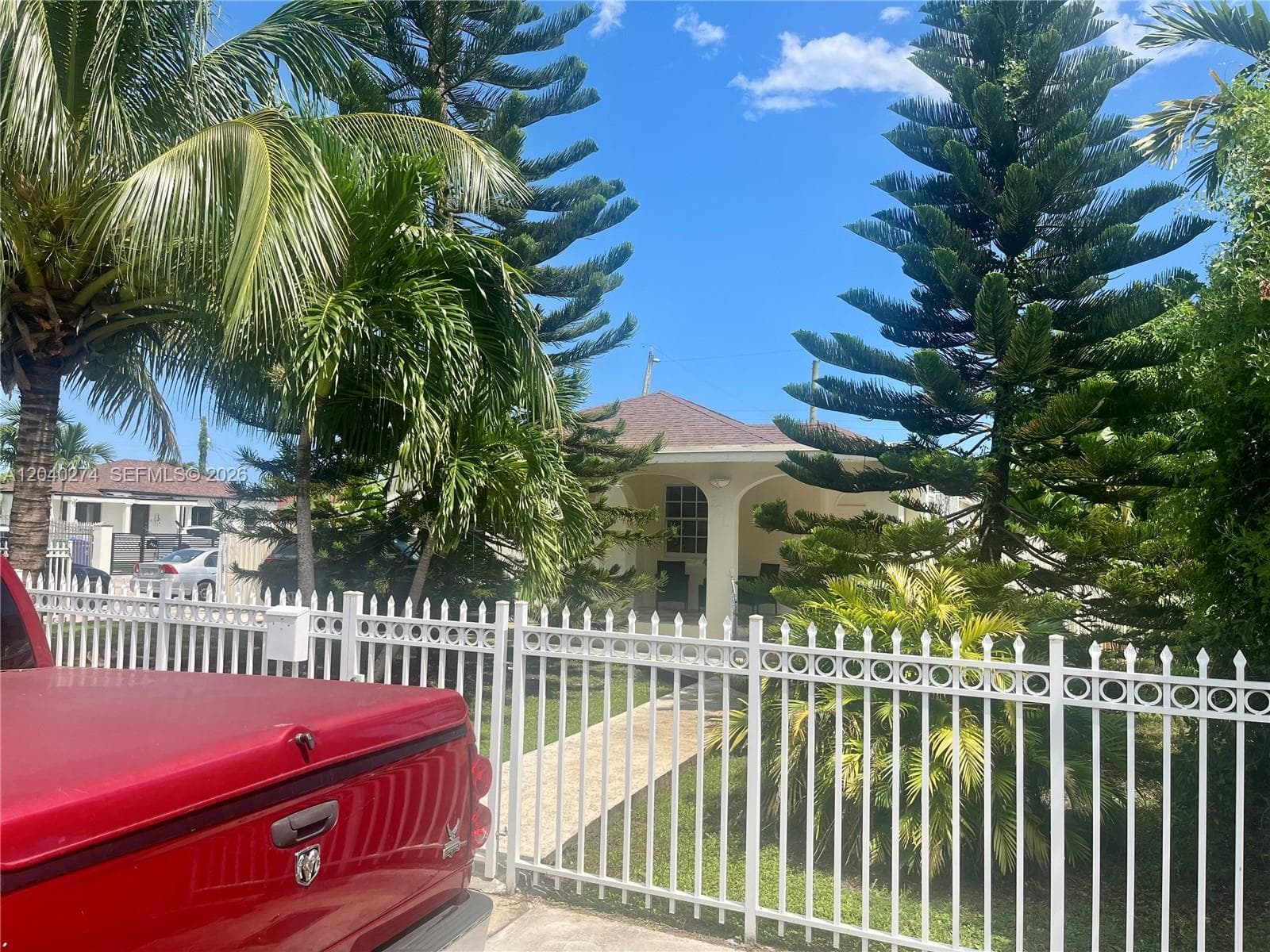 521 NW 32nd Pl, Miami, FL 33125 photo 2