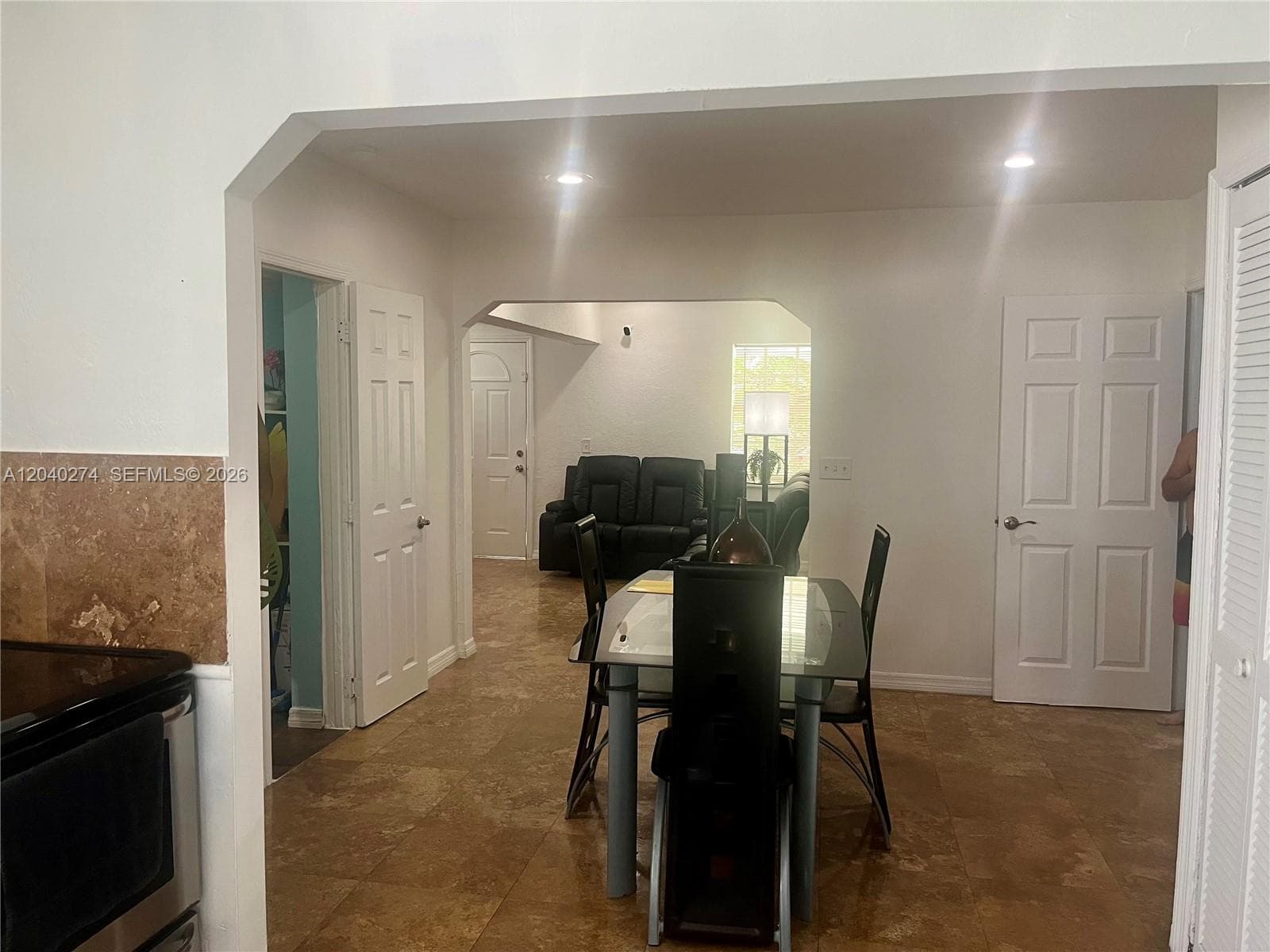 521 NW 32nd Pl, Miami, FL 33125 photo 4